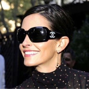 CHANEL Black Sunglasses. Mother of Pearl Logo. Case included.